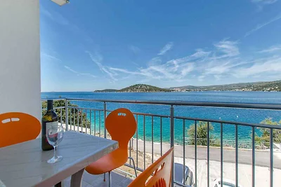 Ferienwohnung am Meer mit Balkon