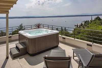 Ferienwohnung mit Balkon und Aussicht