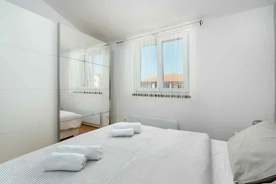 Modern eingerichtetes Apartment für vier Pers