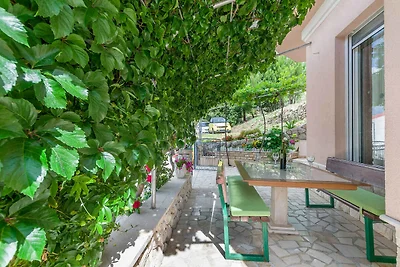 Ferienwohnung mit Terrasse und Grill