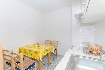 Studio mit Balkon und Grill