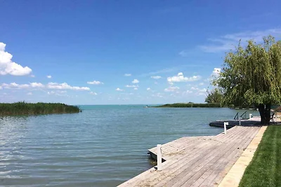Ferienwohnung direkt am Wasser mit Freistrand