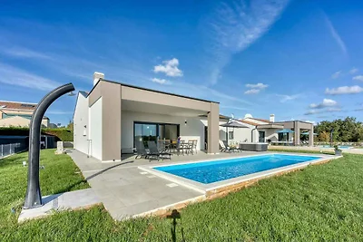 Villa mit Privatpool und Whirlpool