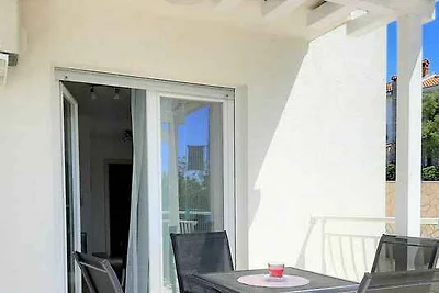 Ferienwohnung mit Swimmingpool in Strandnähe