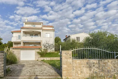 Charmante Ferienwohnung Maris in Tribunj mit 