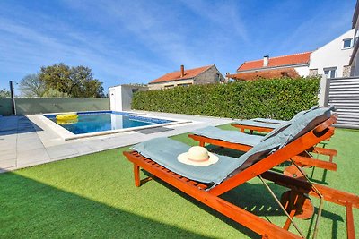 Ferienhaus mit Pool und Klimaanlage