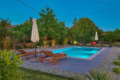 Villa mit Klimaanlage und Aussenpool