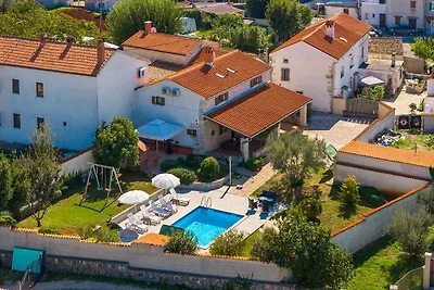 Villa mit Terrasse, Pool und Klimaanlage
