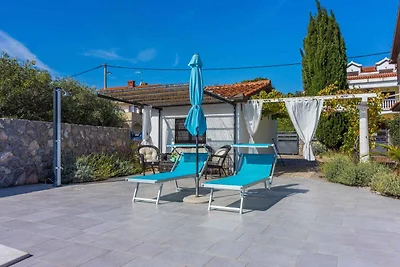 Ferienhaus mit Pool und Grill