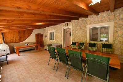 Villa mit Pool und Grillterrasse