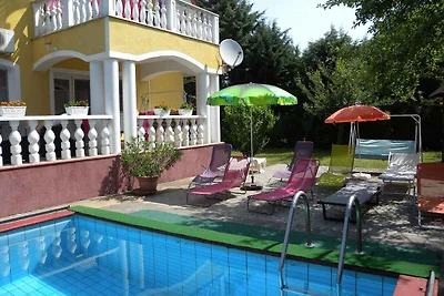 Ferienwohnung mit Pool, Klimaanlage und 2