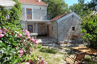Ferienhaus mit Garten und Klimaanlage