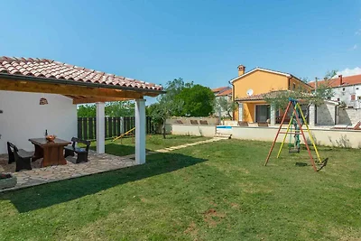 Villa mit Pool und Garten