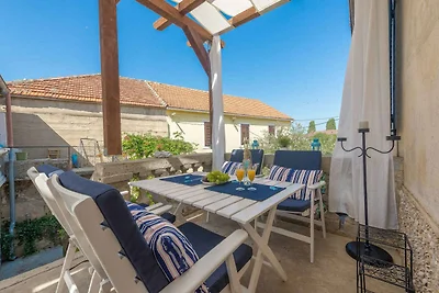 Gemütliche Ferienwohnung Rustica in Sukošan m