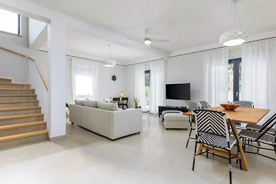 Ferienhaus mit Swimmingpool, Grill und