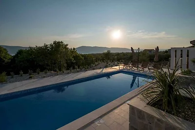 Villa mit Pool und Klimaanlage