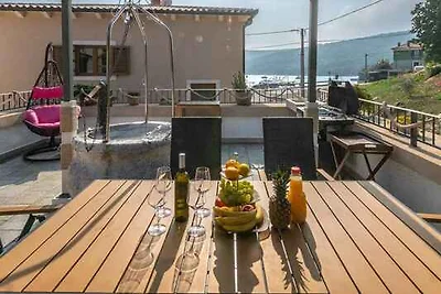 Villa mit Meerblick und eigenem Whirlpool