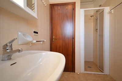 Studio mit Klimaanlage und Balkon