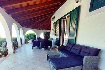 Villa mit Pool und Klimaanlage