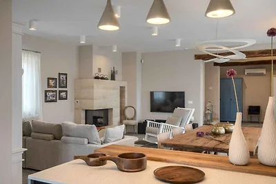 Villa mit Pool und gepflegtem Garten