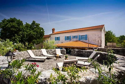 Villa mit Pool und Klimaanlage