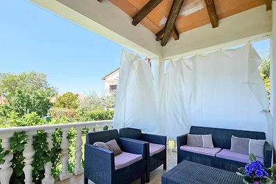 Ferienwohnung mit Terrasse und Garten