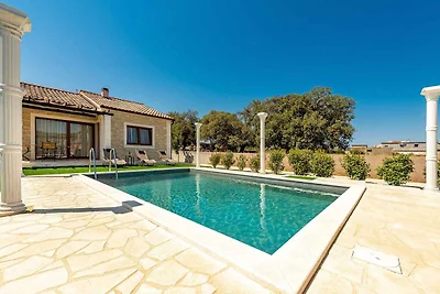 Villa mit Aussenpool