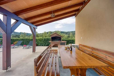 Villa mit Pool und Klimaanlage