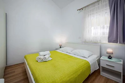 Ferienwohnung mit Garten und Klimaanlage