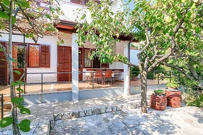 Ferienwohnung mit schönem Balkon mit Tisch un