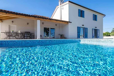 Villa mit Pool und Klimaanlage