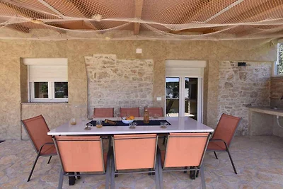 Ferienhaus mit Pool in Strandnähe