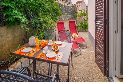 Ferienwohnung mit schöner Terrasse, in der Nä
