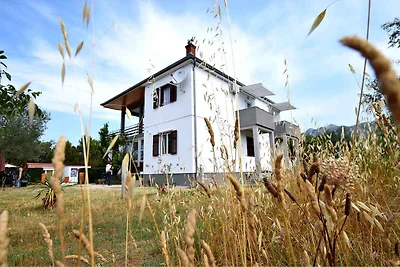 Ferienwohnung mit Garten und Klimaanlage
