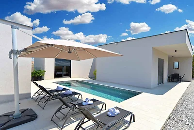 Villa mit Swimmingpool und Sauna
