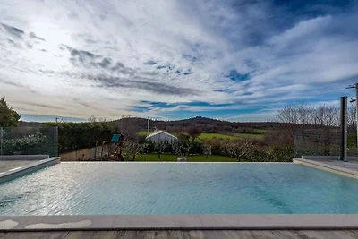 Villa mit eigenem Infinity Pool