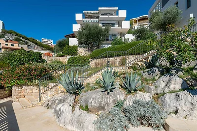 Villa mit Pool und Meerblick