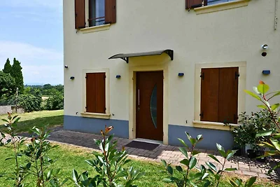 Ferienhaus mit Garten und Klimaanlage