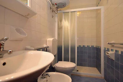 Studio mit Klimaanlage und Balkon