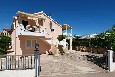 Studio-Apartment, nur 200 m vom nächsten schö