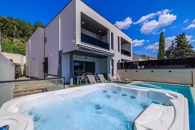 Ferienhaus mit Pool und Meerblick