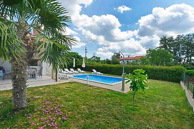 Villa mit Pool und Klimaanlage