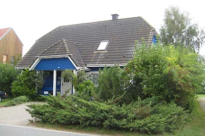 Ferienwohnung mit Balkon, Blick zum Wasser un