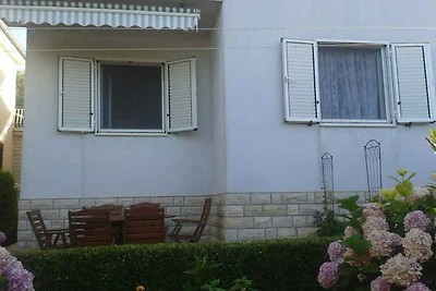 Ferienwohnung mit Terrasse und Grill