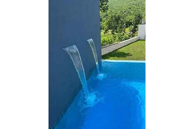 Ferienhaus Mit Terasse und Pool