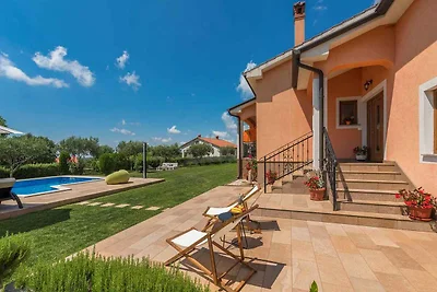 Ferienhaus mit Pool und Klimaanlage