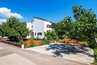 Charmante Ferienunterkunft Lidija in Sukošan 