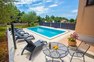 Ferienwohnung mit Pool und Klimaanlage
