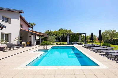 FerienHaus mit beheiztem Pool in der Nähe von