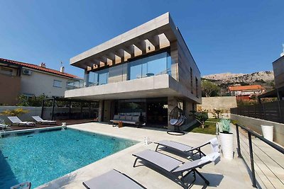 Villa Luxusvilla mit Pool und Wellness